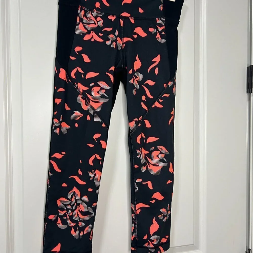 Under Armour Workout Set Capri Pants and Tank Size M EUC - Picture 6 of 6